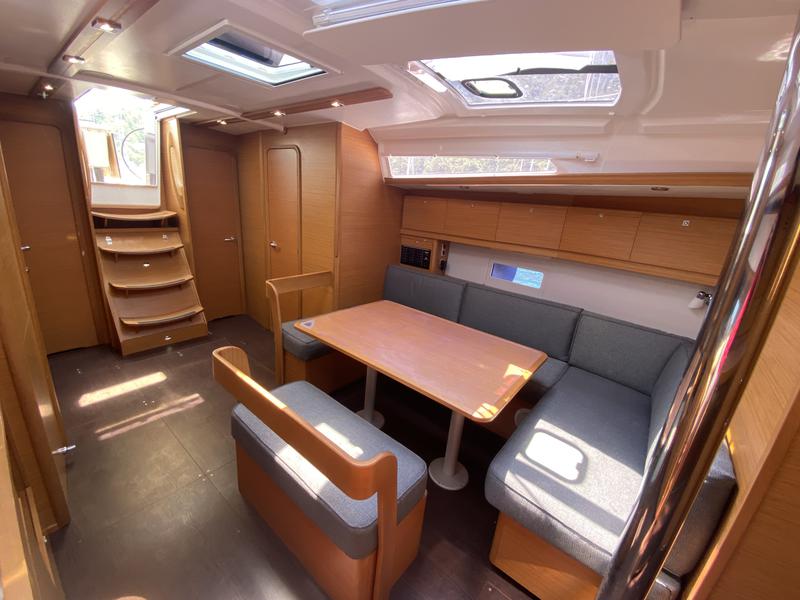 Book yachts online - sailboat - Dufour 430 - SAM'S WIND - rent