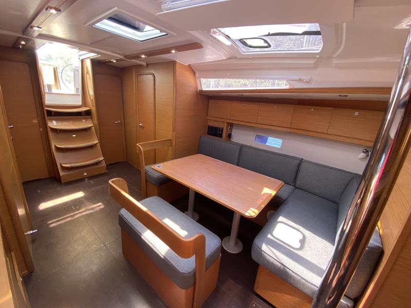 Book yachts online - sailboat - Dufour 430 - SAM'S WIND - rent