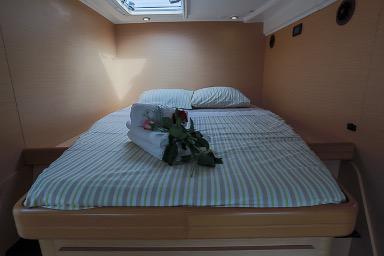 Book yachts online - catamaran - Lagoon 420 - SAMBA - rent
