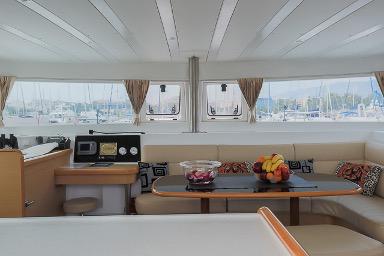 Book yachts online - catamaran - Lagoon 420 - SAMBA - rent