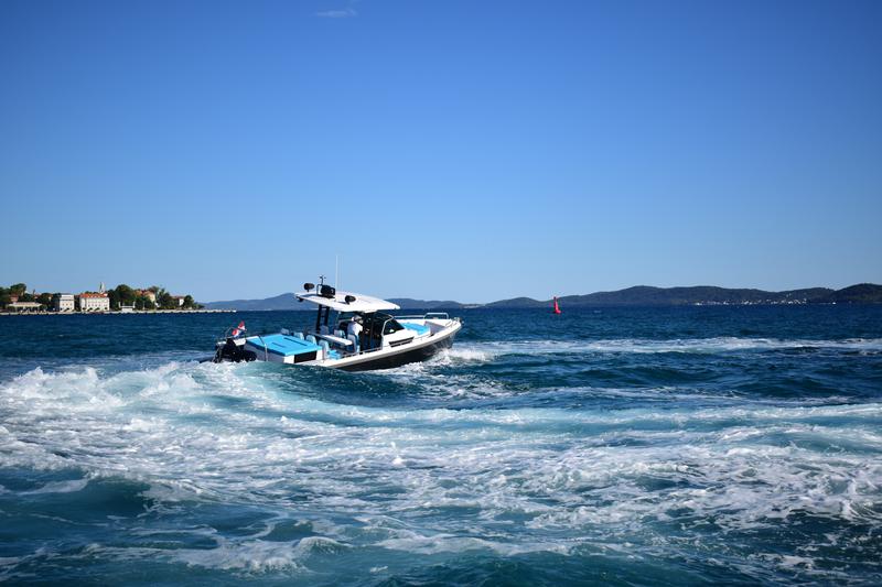 Book yachts online - motorboat - Axopar 37 T Top - Axopar 37 TT - rent