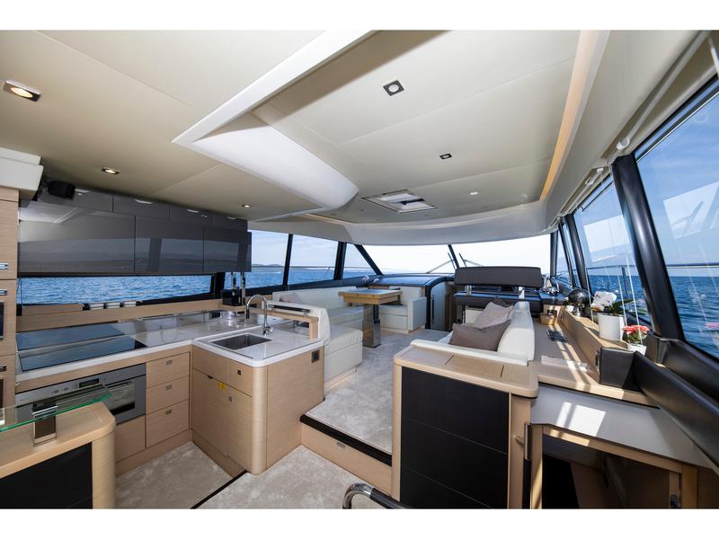 Book yachts online - motorboat - Prestige 550 Fly - Floria - rent