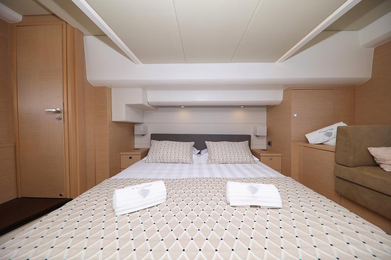 Book yachts online - motorboat - Prestige 550 Fly - Floria - rent
