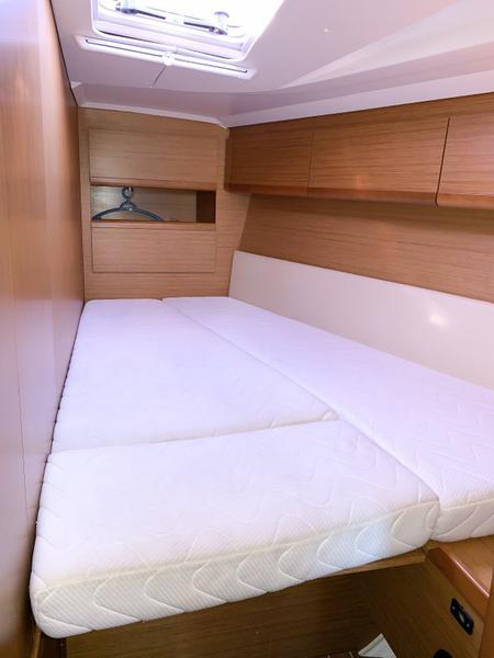 Book yachts online - sailboat - Sun Odyssey 49i - Mirta - rent