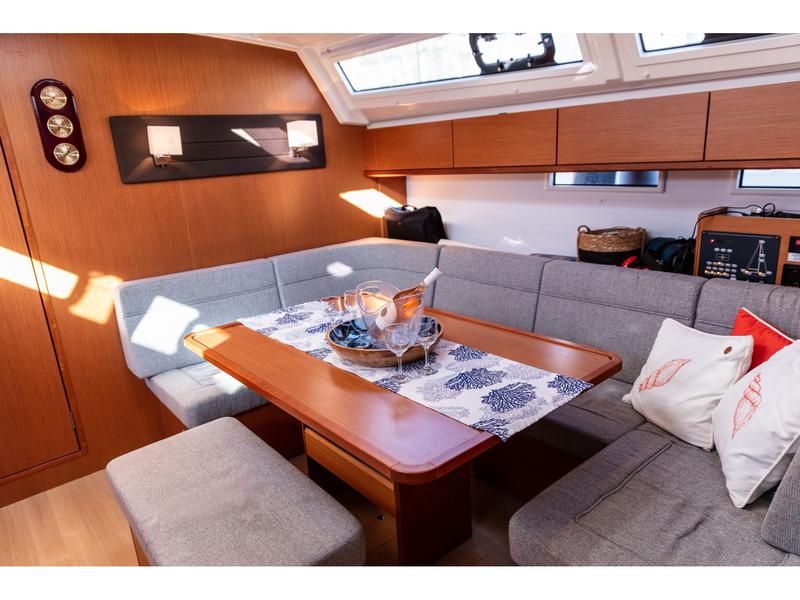 Book yachts online - sailboat - Bavaria 46 Cruiser - Trinity - rent