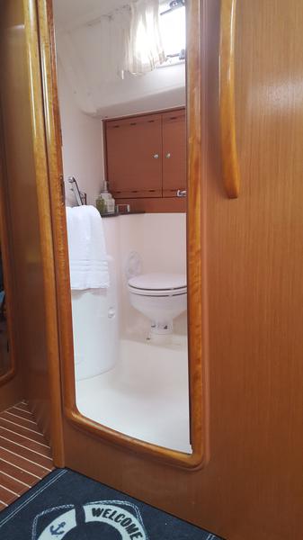 Book yachts online - sailboat - Bavaria 40 Cruiser - "LADY BUTTERFLY" - rent
