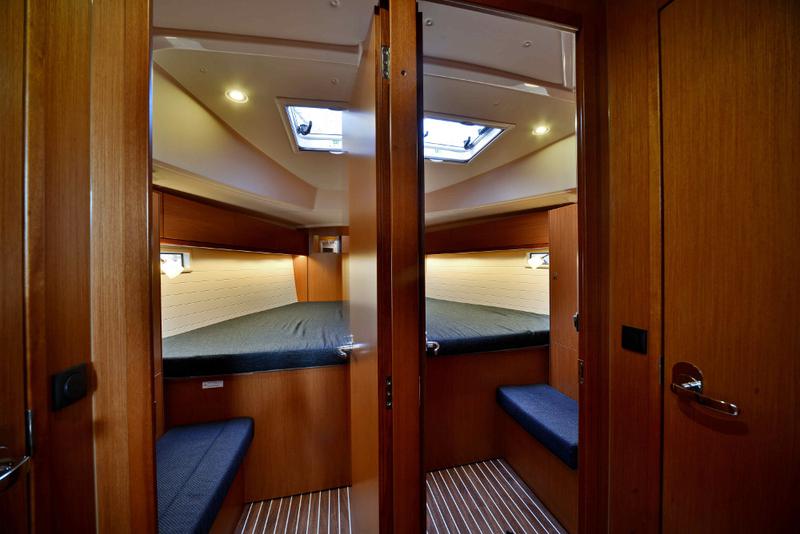 Book yachts online - sailboat - Bavaria 46 Cruiser - Captain John - rent