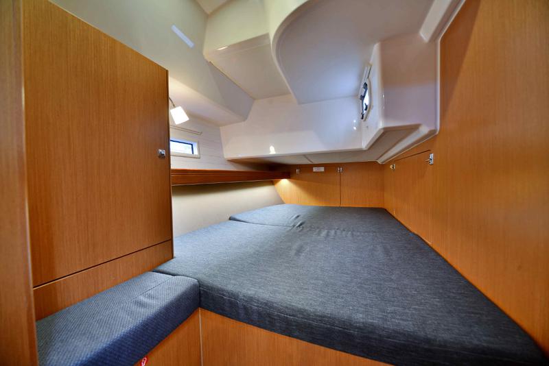 Book yachts online - sailboat - Bavaria 46 Cruiser - Captain John - rent