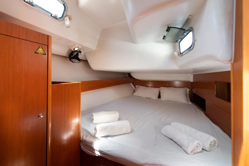 Book yachts online - sailboat - Cyclades 43.4 - ELOISE - rent