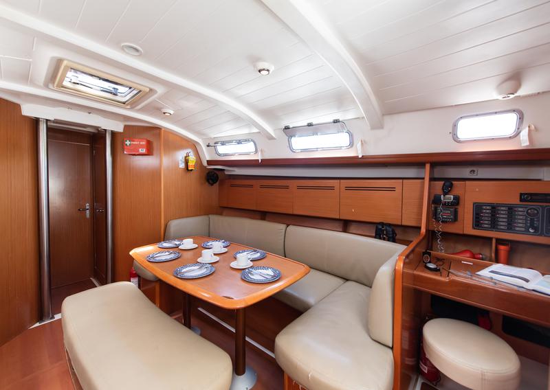 Book yachts online - sailboat - Cyclades 43.4 - ELOISE - rent