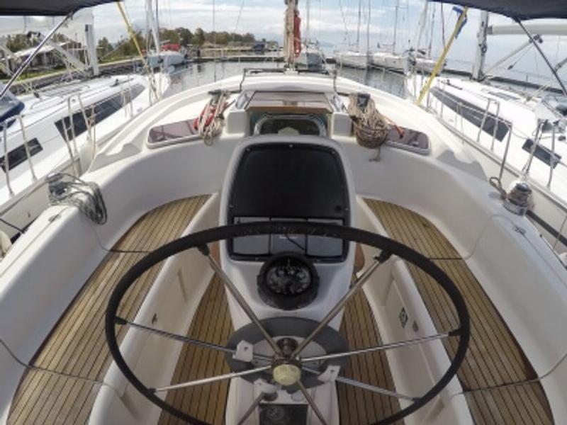 Book yachts online - sailboat - Bavaria 37 Cruiser - Alexandros III - rent