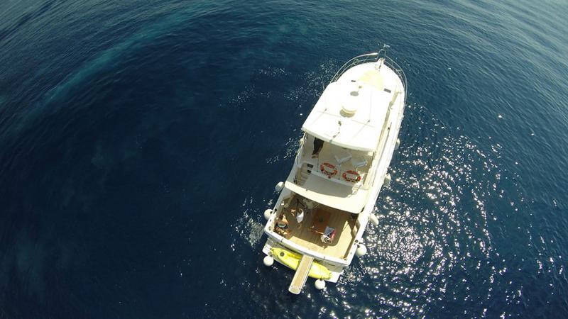 Book yachts online - motorboat - Riviera 48 Flybridge - MARINA - rent