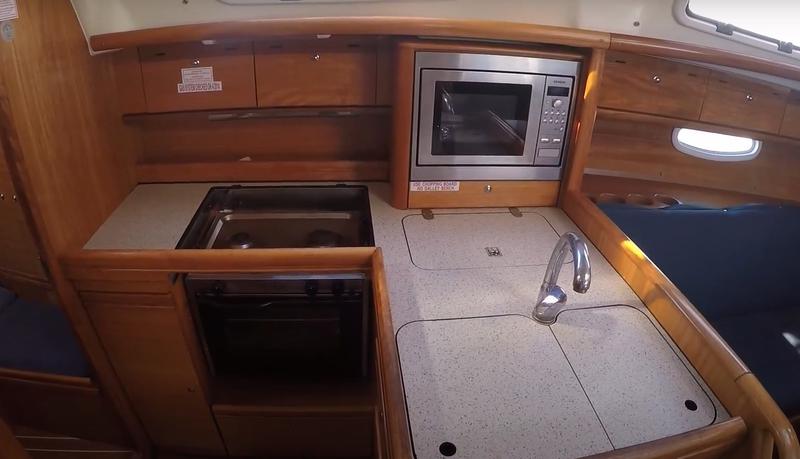 Book yachts online - sailboat - Bavaria 34 Cruiser - Evi - rent