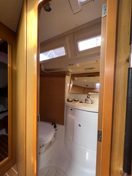 Book yachts online - sailboat - Sun Odyssey 42 i Performance - Waterproof - rent