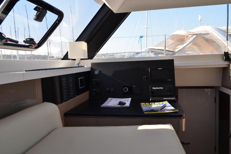 Book yachts online - catamaran - Aventura 34 - Jumping Fitness - rent