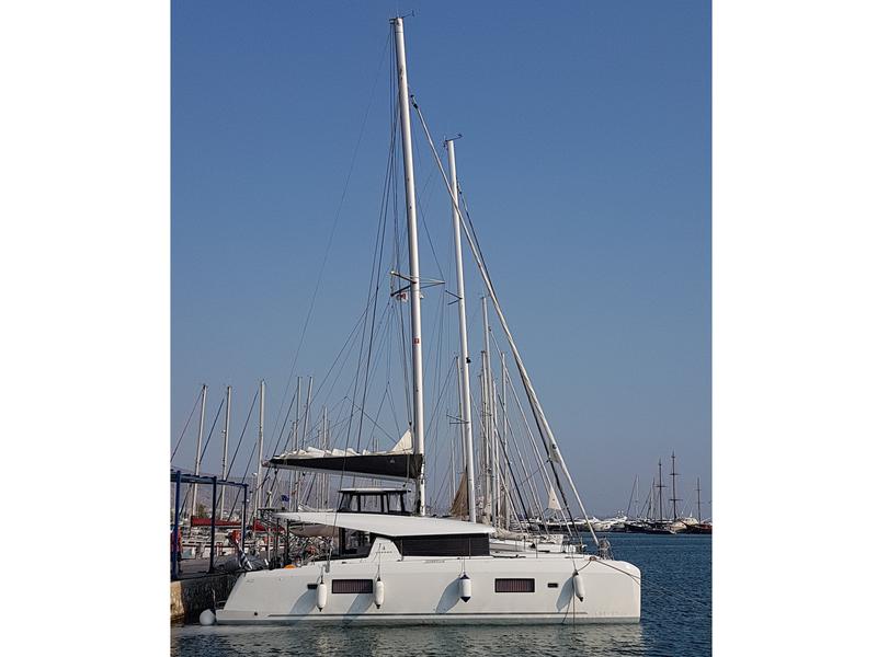 Book yachts online - catamaran - Lagoon 42 - Agia Irini - rent