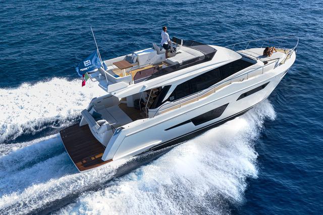 Book yachts online - motorboat - Ferretti 500 - Roch Antonio - rent