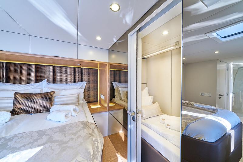 Book yachts online - catamaran - Sunreef 60 - SINATA - rent