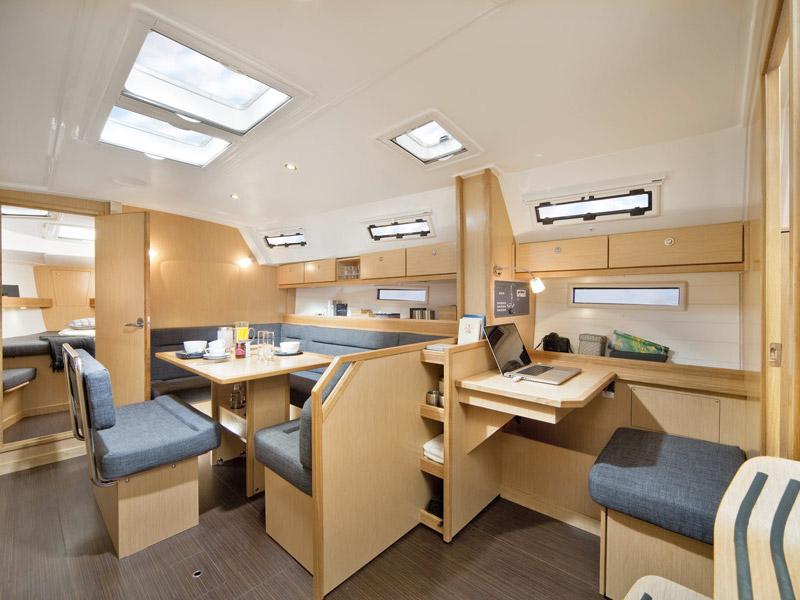 Book yachts online - sailboat - Bavaria 40 Cruiser - Orca - rent