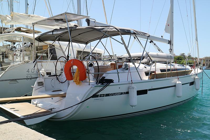 Book yachts online - sailboat - Bavaria 37 Cruiser - Nenemia - rent