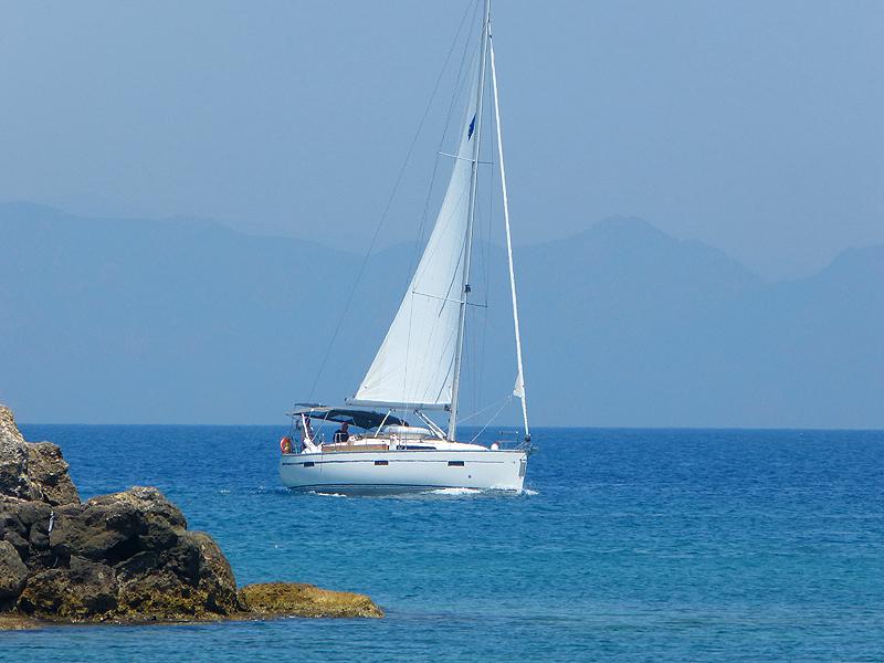 Book yachts online - sailboat - Bavaria 37 Cruiser - Nenemia - rent
