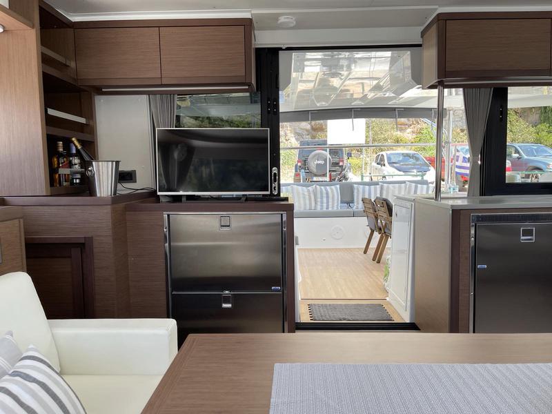 Book yachts online - catamaran - Lagoon 46 - Grand Blue - rent