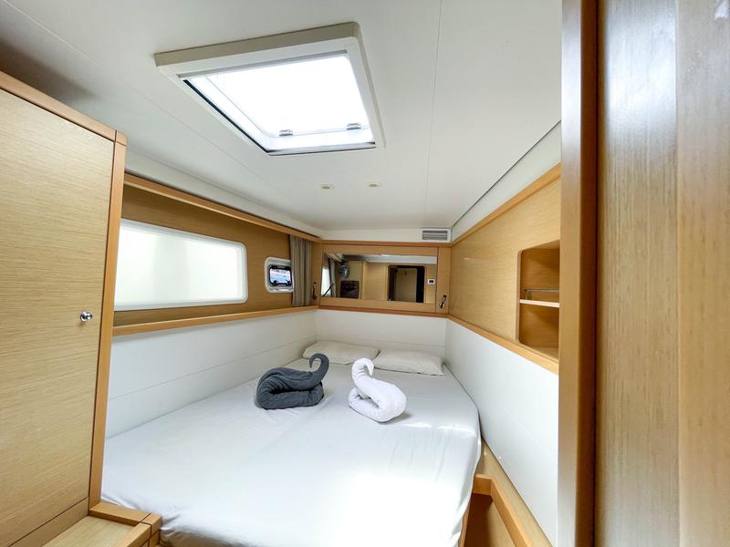 Book yachts online - catamaran - Lagoon 450 Fly - Butterfly - rent