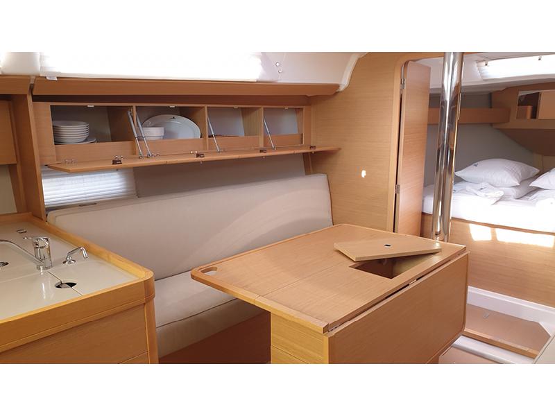 Book yachts online - sailboat - Dufour 360 Grand Large - Layla - rent