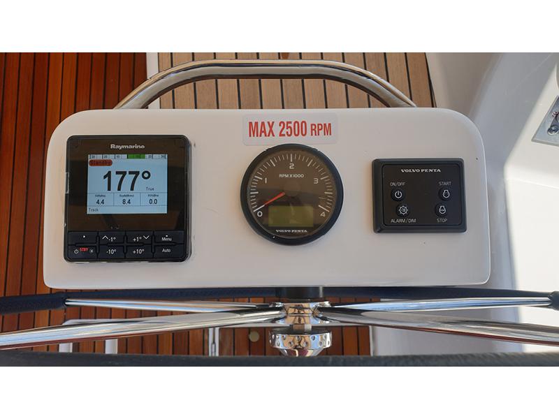 Book yachts online - sailboat - Dufour 390 Grand Large - Maša - rent