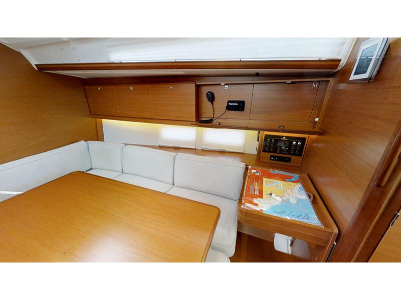 Book yachts online - sailboat - Dufour 390 Grand Large - Ruža - rent