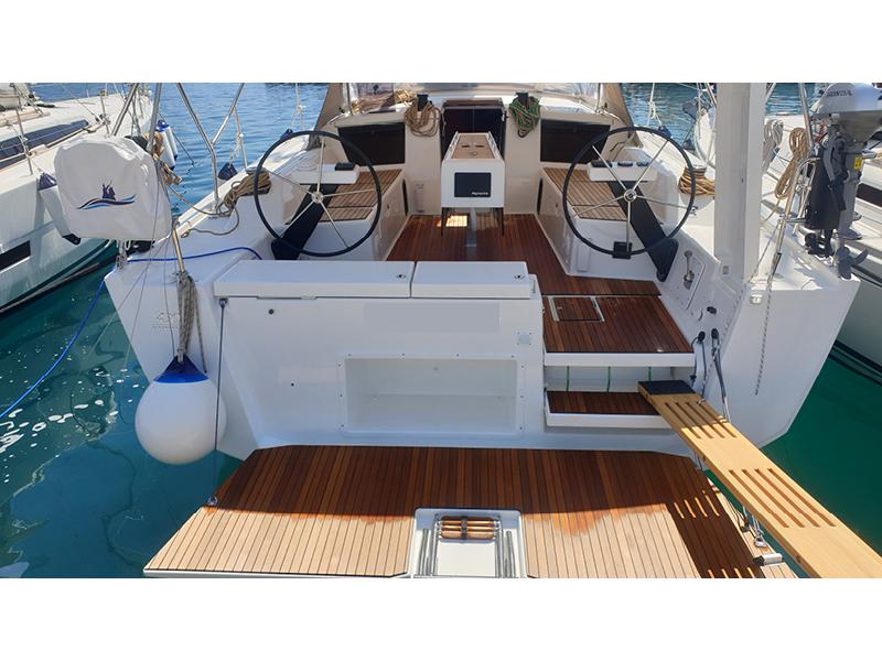 Book yachts online - sailboat - Dufour 430 Grand Large - Vivo - rent