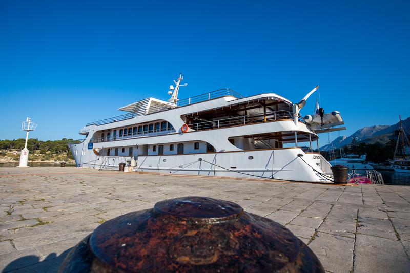 Book yachts online - motorboat - Luxury Motor Yacht - Diamond - rent