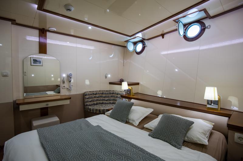 Book yachts online - motorboat - Luxury Motor Yacht - Diamond - rent