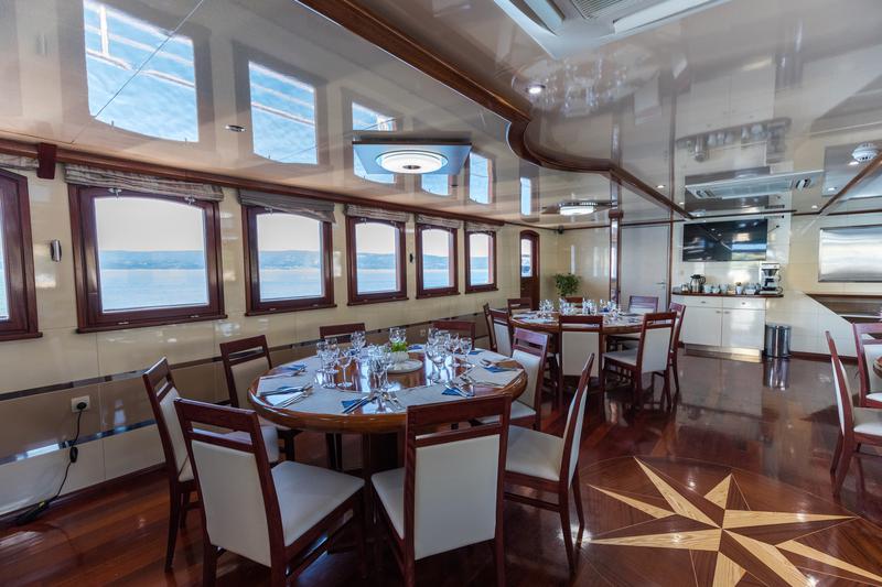 Book yachts online - motorboat - Luxury Motor Yacht - Diamond - rent