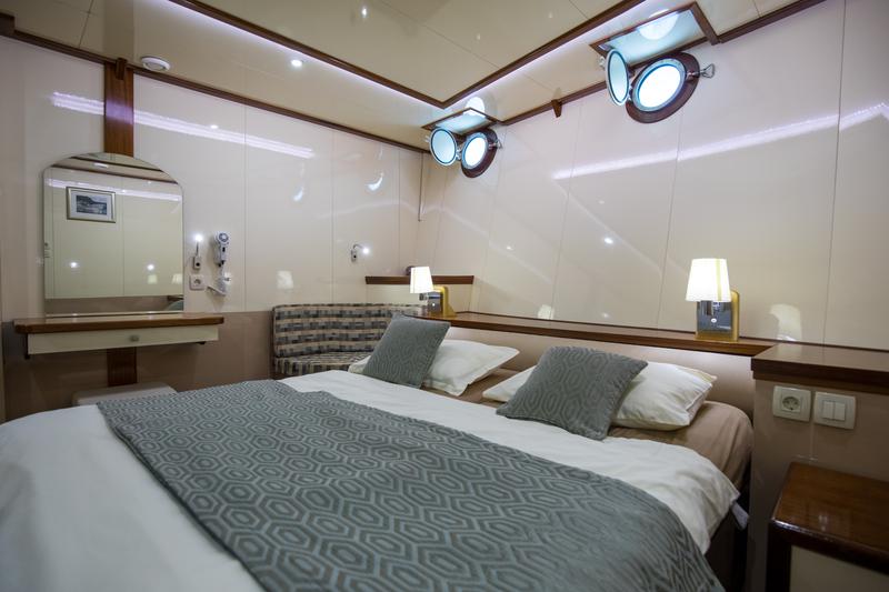 Book yachts online - motorboat - Luxury Motor Yacht - Diamond - rent