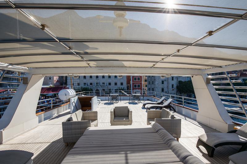 Book yachts online - motorboat - Luxury Motor Yacht - Diamond - rent