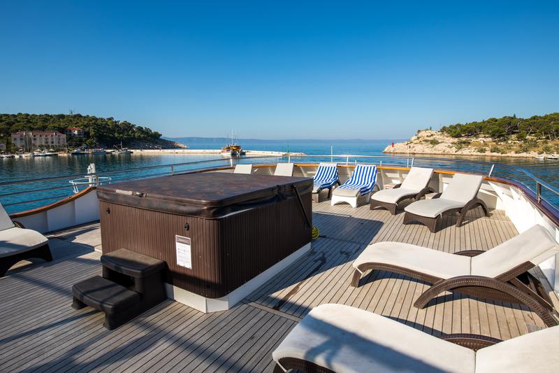 Book yachts online - motorboat - Luxury Motor Yacht - Diamond - rent
