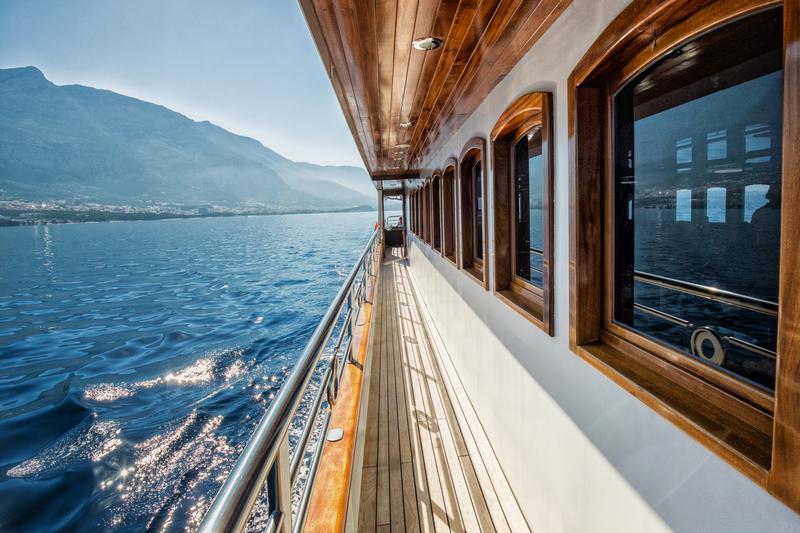 Book yachts online - motorboat - Luxury Motor Yacht - Diamond - rent