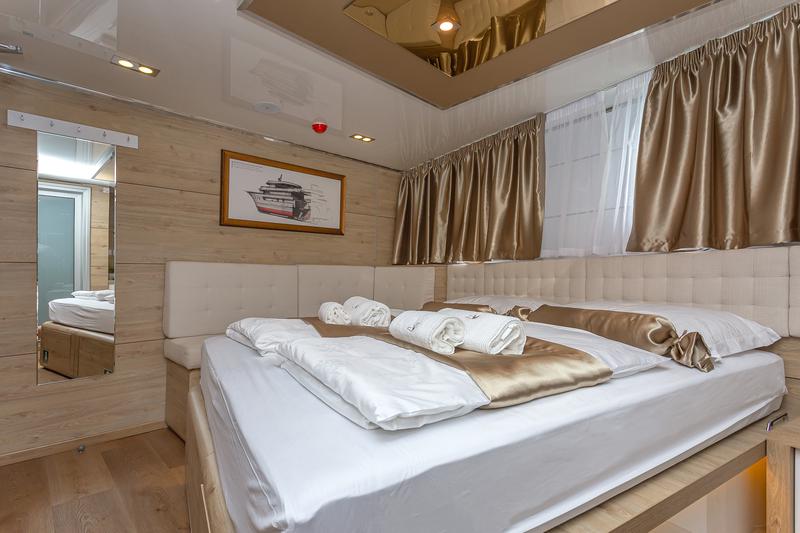 Book yachts online - motorboat - Luxury Motor Yacht - Lastavica - rent