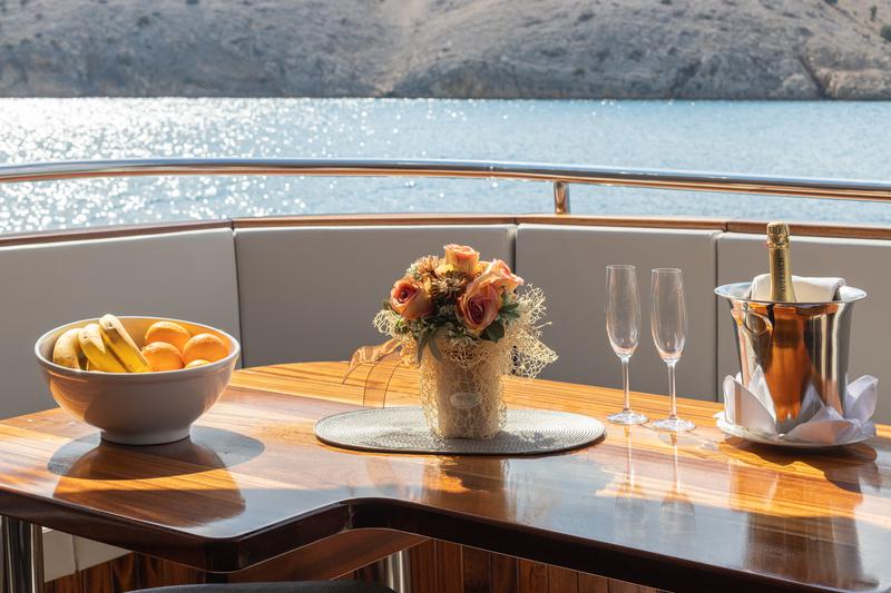 Book yachts online - motorboat - Luxury Motor Yacht - Suzana - rent
