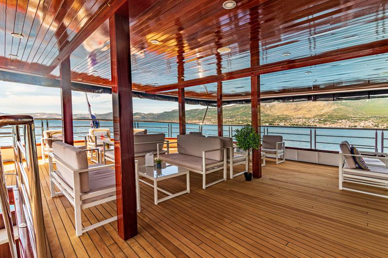 Book yachts online - motorboat - Luxury Motor Yacht - New Star - rent