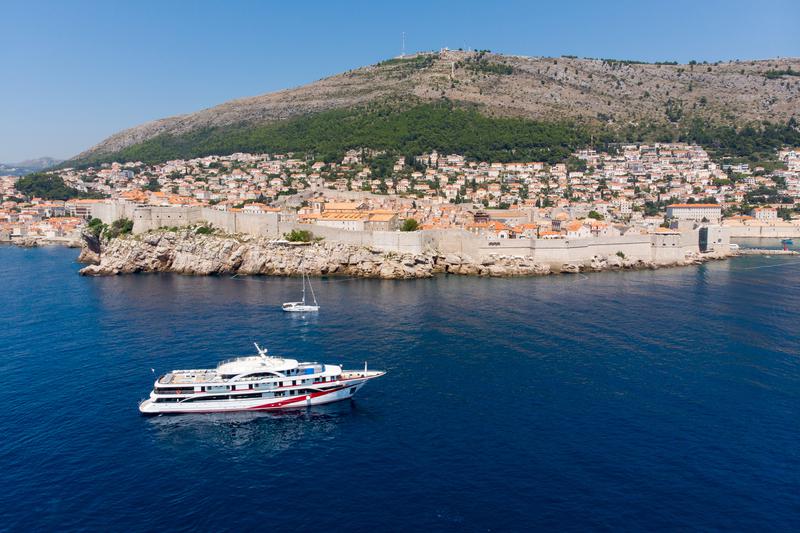 Book yachts online - motorboat - Luxury Motor Yacht - Antaris - rent