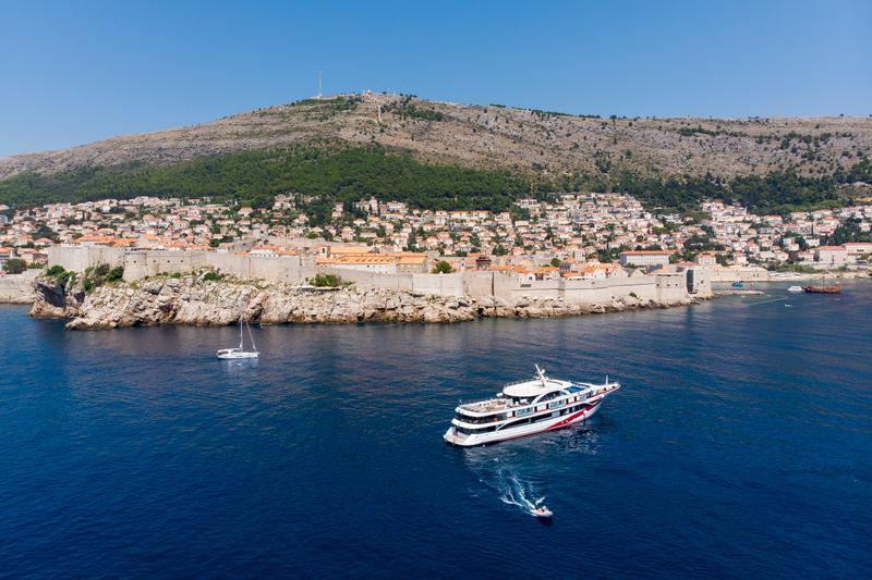 Book yachts online - motorboat - Luxury Motor Yacht - Antaris - rent