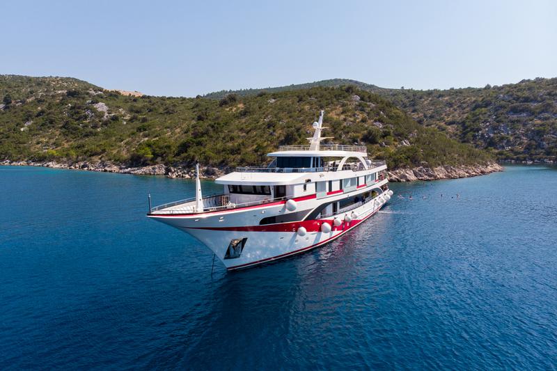 Book yachts online - motorboat - Luxury Motor Yacht - Antaris - rent