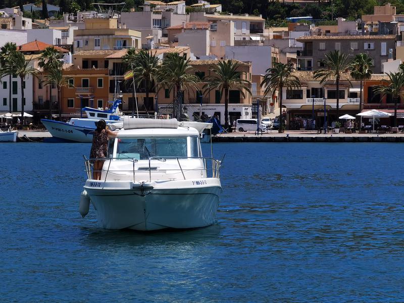 Book yachts online - motorboat - Faeton Moraga 910 - Arianne - rent