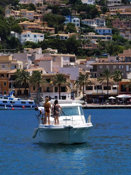 Book yachts online - motorboat - Faeton Moraga 910 - Arianne - rent