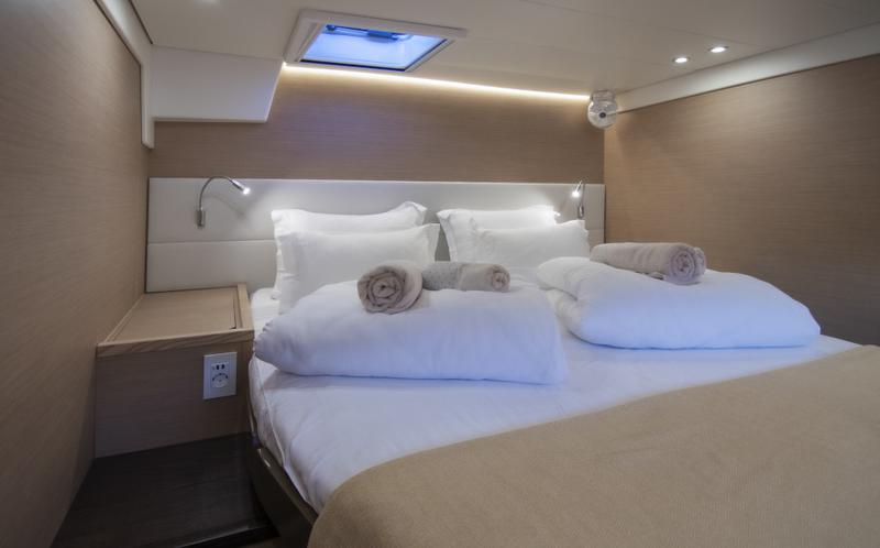 Book yachts online - catamaran - Lagoon 560 - Cool Change - rent