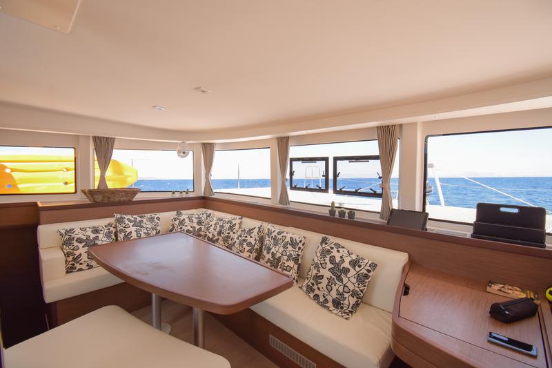 Book yachts online - catamaran - Lagoon 42 - Blade - rent