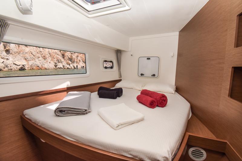 Book yachts online - catamaran - Lagoon 42 - Blade - rent