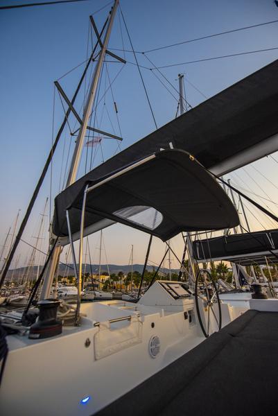 Book yachts online - catamaran - Lagoon 450 Flybridge - Greis - rent